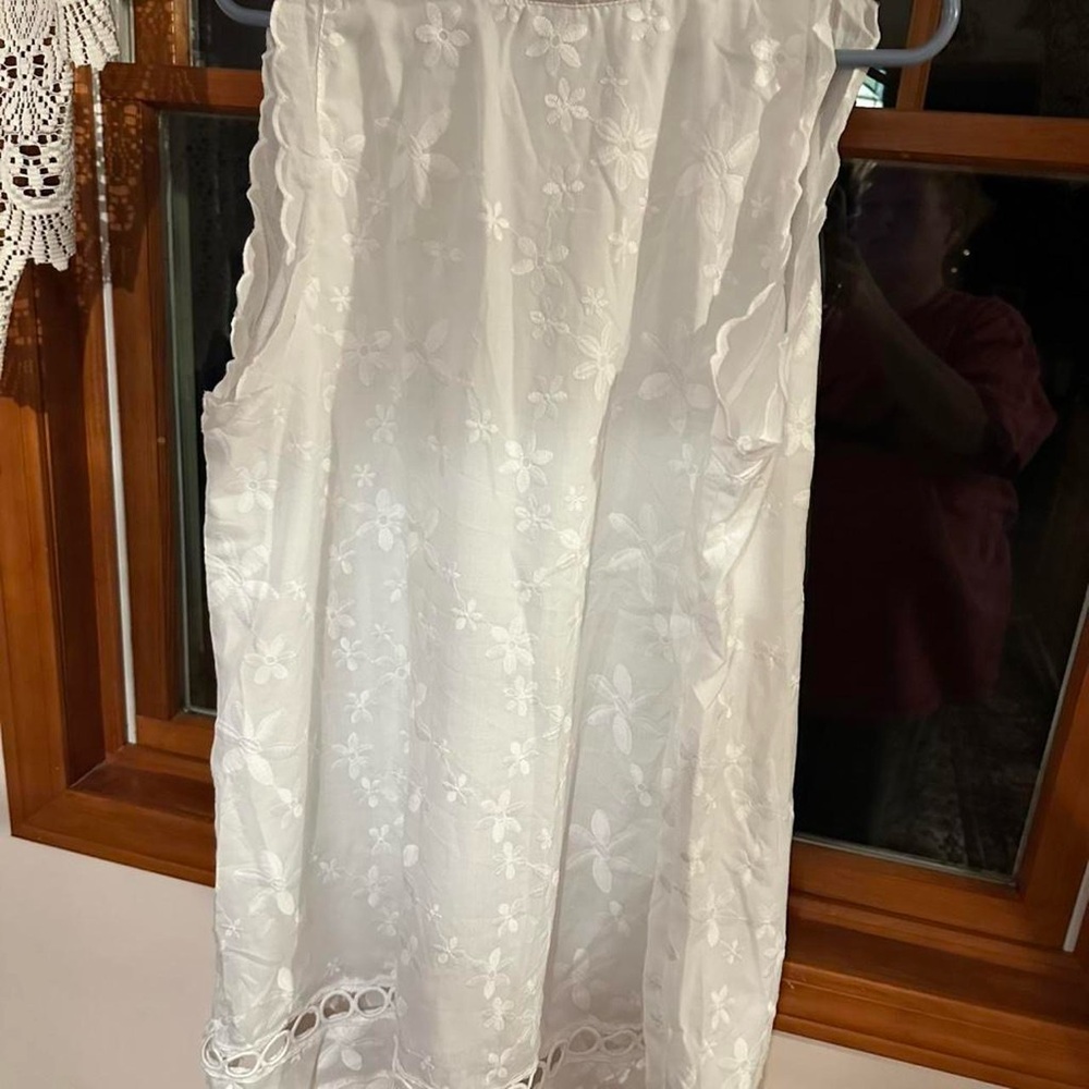 Elegant White Floral Lace Midi Dress - Picture 3 of 4